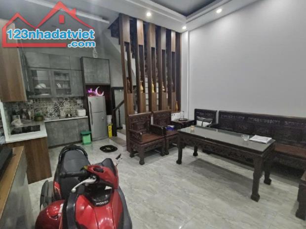 Bán nhà Trương Định, 5.x tỷ, 6T x MT 4.2m, chưa đên 50m ra ô tô, 4 ngủ, full nội thất - 1