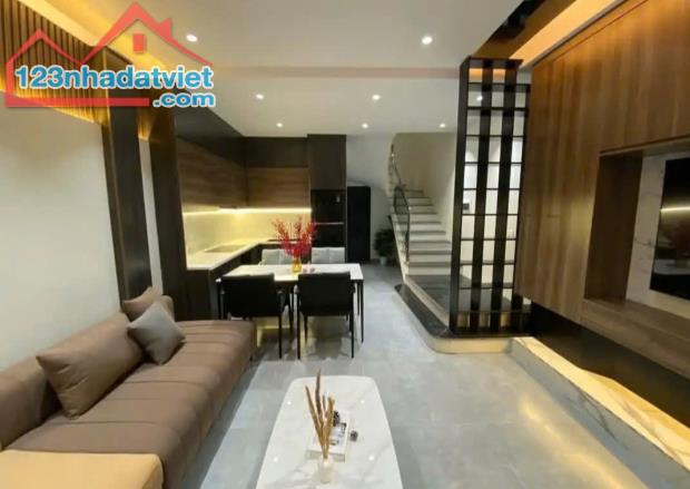 Phố Trạm- Long Biên bán nhà 50m2, nhỉnh 7 tỷ ngõ thông sát đường nhựa ô tô tránh , full