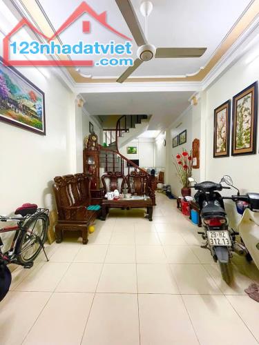 Bán nhà phân lô, ô tô tránh 40 4 3.6 13.2 tỷ Tây Trà, Hoàng Mai