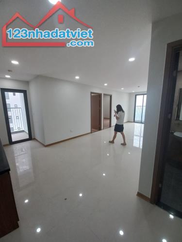 Cho thuê chung cư Rose town 79 Ngọc Hồi – Hoàng Mai, 90m, 2 PN, cơ bản, vp, 10.5tr