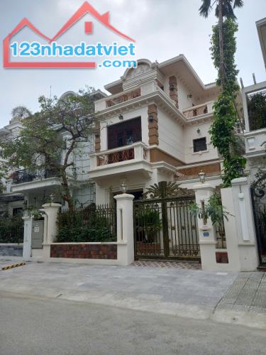 ❤️CHO THUÊ Biệt Thự CIPUTRA, TÂY HỒ, DT đất 200m, XD 94m, 3 tầng, NGÕ Ô TÔ ĐỖ