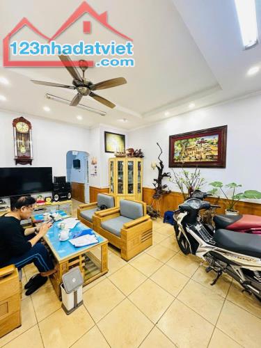 Vị trí đẹp phố Minh Khai 46m2 mặt tiền 4.6m 4 tầng Gara ô tô 12.8 tỷ TL mạnh - 2