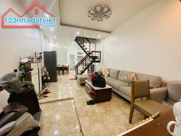 BÁN NHÀ BẠCH MAI, HAI BÀ TRƯNG- 2 THOÁNG- SÂN ĐỂ XE-40M x3T, Nhỉnh 5 tỷ