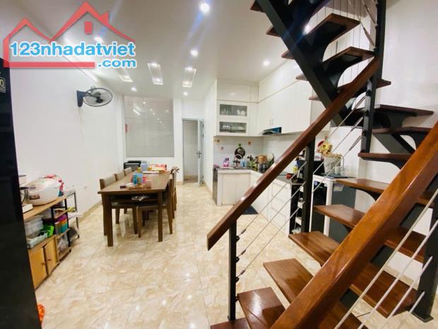 BÁN NHÀ BẠCH MAI, HAI BÀ TRƯNG- 2 THOÁNG- SÂN ĐỂ XE-40M x3T, Nhỉnh 5 tỷ - 1