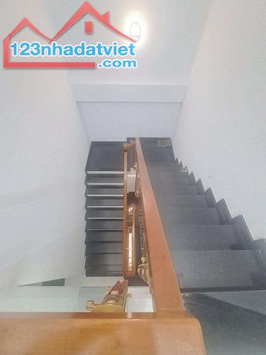 Nhà đẹp khu vực Quận 12, hẻm xe hơi, gần Hà Huy Giáp, giá chỉ 6,5tỷ
