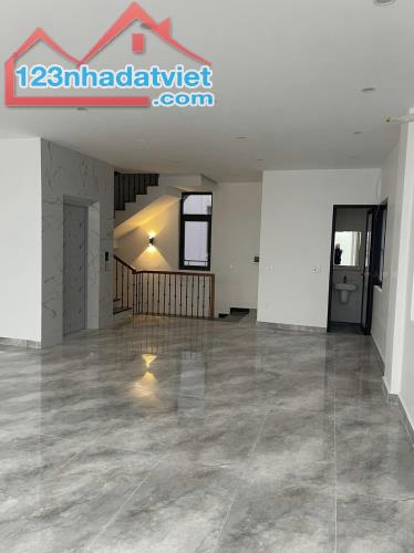 Cho thuê nguyên căn 5 tầng làm văn phòng tại Vinhomes Marina