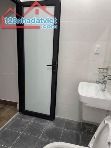 Cho thuê nguyên căn 5 tầng làm văn phòng tại Vinhomes Marina - 5