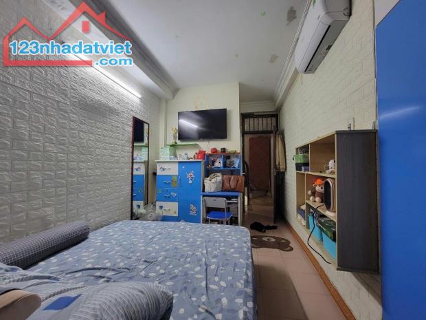 NHÀ ĐẤT TẠI CẦU GIẤY GẦN ĐƯỜNG Ô TÔ TRÁNH, GIÁ CHỈ 4.68 TỶ - 2