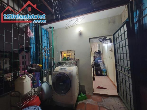 NHÀ ĐẤT TẠI CẦU GIẤY GẦN ĐƯỜNG Ô TÔ TRÁNH, GIÁ CHỈ 4.68 TỶ - 3