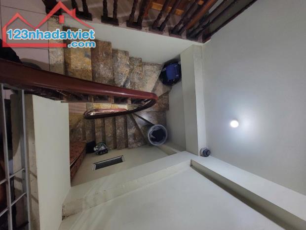 NHÀ ĐẤT TẠI CẦU GIẤY GẦN ĐƯỜNG Ô TÔ TRÁNH, GIÁ CHỈ 4.68 TỶ - 5