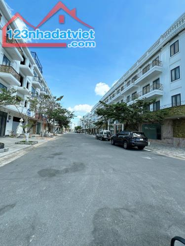 Nhà 1 trệt 2 lầu khu đô thị Hưng Phú - 2