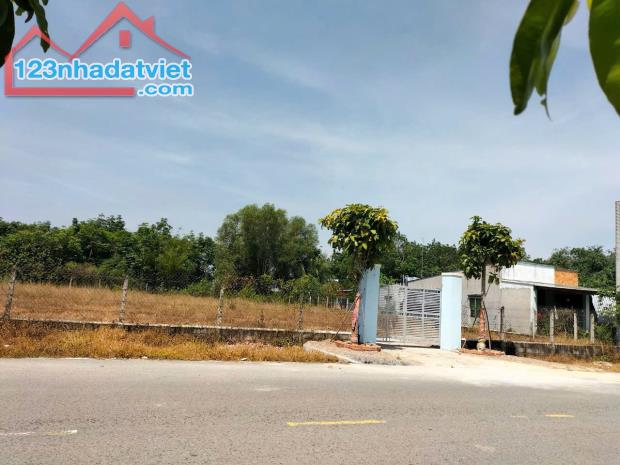 ĐẤT ĐẸP - GIÁ TỐT - CHÍNH CHỦ Cần Bán Nhanh Lô Đất Mặt Tiền Vị Trí Tại Huyện Củ Chi, TP - 1