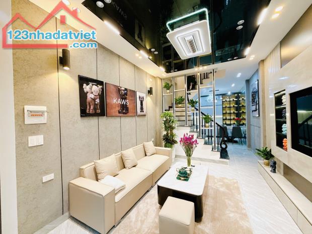 CHÍNH CHỦ GỬI BÁN NHÀ NGUYỄN KHANG.1 NHÀ RA PHỐ.NHÀ ĐẸP FULL  NỘI THẤT.GIÁ HƠN 8 TỶ