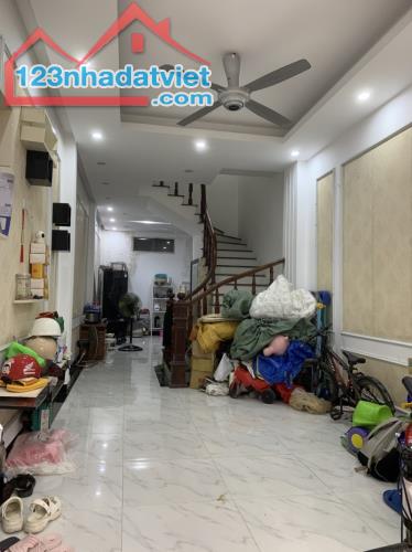 Bán nhà Khương Đình, quận Thanh Xuân, 40m2, 4 ngủ, ở luôn, giá tốt, chỉ 6.5 tỷ