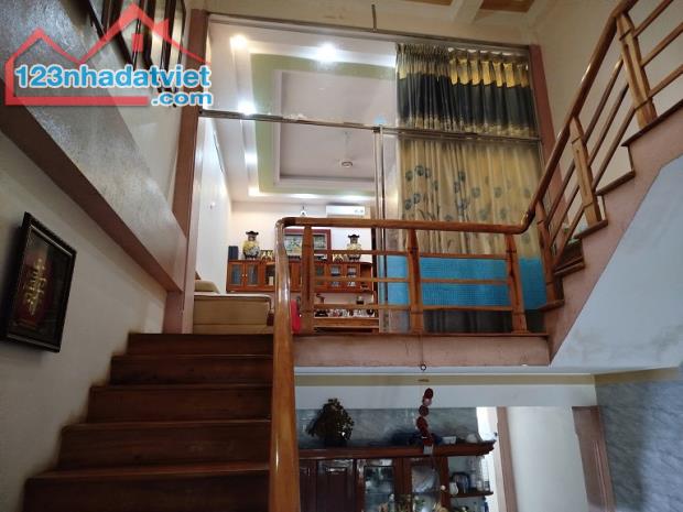 BÁN NHÀ 3 TẦNG PHƯỜNG LAM SƠN