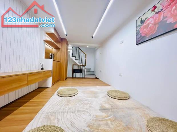 Nhà Đẹp Ở Luôn, Phố Hồng Mai, Hai Bà Trưng 14m, 4 tầng, giá 3.38 tỷ.
