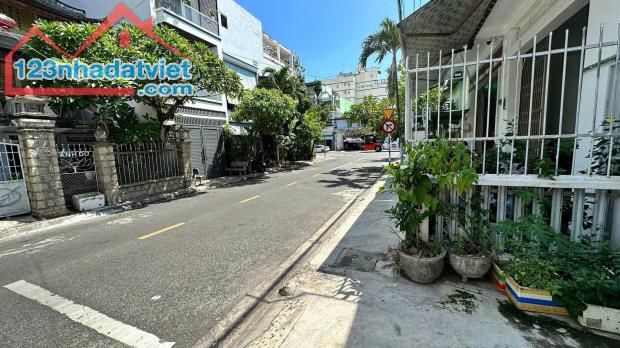 bán nhà mặt tiền đường Mê Linh 152.3m2 giá 12.5 tỷ liên hệ: 0822211968 Minh Nhật