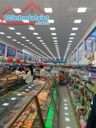 Nhà sách Nguyễn Văn Cừ mặt tiền đường Nguyễn Văn Quá-HĐ thuê 170tr/tháng - giá chỉ 74 tỷ - 3