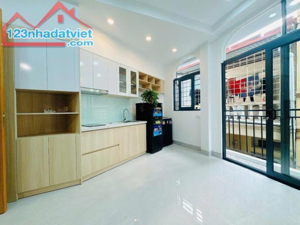 Bán nhà Giảng Võ Đống Đa_Ngủ Thoáng Sáng_Dân Cư Yên Tĩnh_64mx3T_Giá: 7.9 Tỷ_Lh: - 2