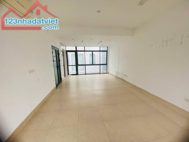 Cho thuê nhà mặt phố Mạc Thái Tông 4 tầng 1 hầm 100m2 thang máy thông sàn, ô tô vào KD tốt