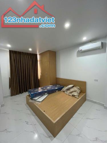 NHÀ 7T LÔ GÓC NGÕ CẦU GIẤY - 45M2 MT 3.2M  GIÁ 12 TỶ. - 2