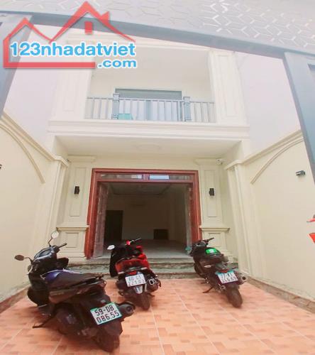 Bán nhà đường Võ Văn Kiệt, Cầu Ông Lãnh, Q1, 92m2, 4 tầng, thang máy, mới cong