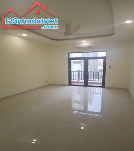 Bán nhà đường Võ Văn Kiệt, Cầu Ông Lãnh, Q1, 92m2, 4 tầng, thang máy, mới cong - 3