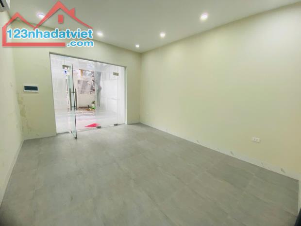 Cho thuê nhà mới mặt phố Nguyễn Thị Định 3 tầng 125m2 có sân để ô tô gần ngã tư kinh doanh - 5