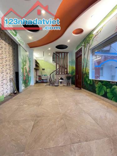 Cho thuê nhà phố Hương Viên, Quận Hai Bà Trưng, view hồ Hai Bà, dt 40m2 , 5tầng, Giá 20tr