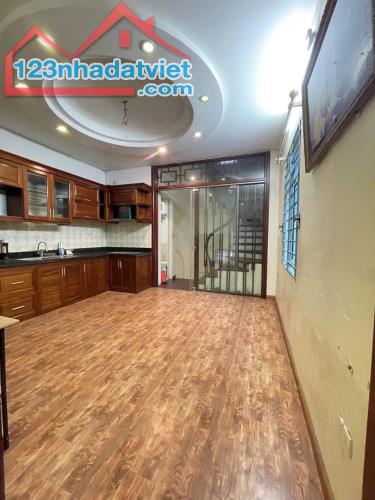 Cho thuê nhà phố Hương Viên, Quận Hai Bà Trưng, view hồ Hai Bà, dt 40m2 , 5tầng, Giá 20tr - 2