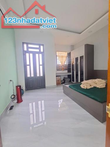 Nhà 1tret,1 lửng, 1 lầu, BTCT.đường rộng xe 25c quay đầu, hẻm 1/ rộng 6m - 9