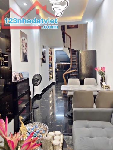 Giảm 350Tr Bán Gấp Nhà Khâm Thiên Đống Đa, 30m2, 4 Tầng, 4.6 Tỷ.
