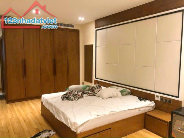 Nhà góc 4 tầng nở hậu 5.5 mặt tiền kinh doanh đường Âu Dương Lân P3Q8. 18 tỷ