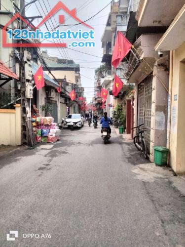 Bán nhà La Phù 5 tầng nhà mới đẹp , gần chợ, gần trường, an sinh tốt