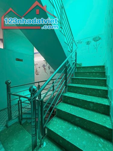 Bán gấp nhà sát mặt tiền Nguyễn Trọng Tuyển, 60m2, 3 tầng, đủ tiện ích, chỉ 6.x tỷ. TL - 2