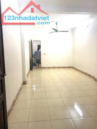 Bán nhà  Xã Đàn,Đống Đa ngõ thông 30m2 5 tầng nhỉnh 6tỷ - 3