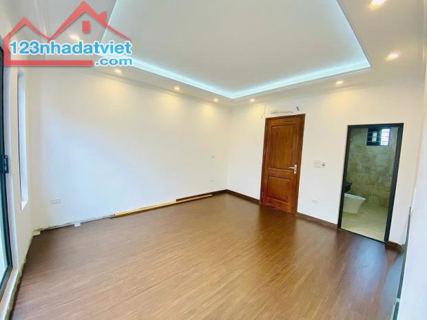 🏡 BÁN NHÀ 5 TẦNG SIÊU ĐẸP ,HOÀI ĐỨC ,30M²,HƯỚNG ĐÔNG, SỔ ĐỎ CHÍNH CHỦ ,GIÁ CHỈ 6,35 TỶ,LH - 2