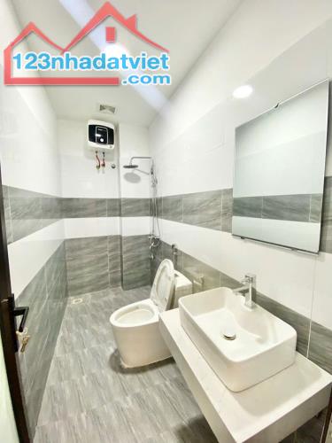 🏡 BÁN NHÀ 5 TẦNG SIÊU ĐẸP ,HOÀI ĐỨC ,30M²,HƯỚNG ĐÔNG, SỔ ĐỎ CHÍNH CHỦ ,GIÁ CHỈ 6,35 TỶ,LH - 3