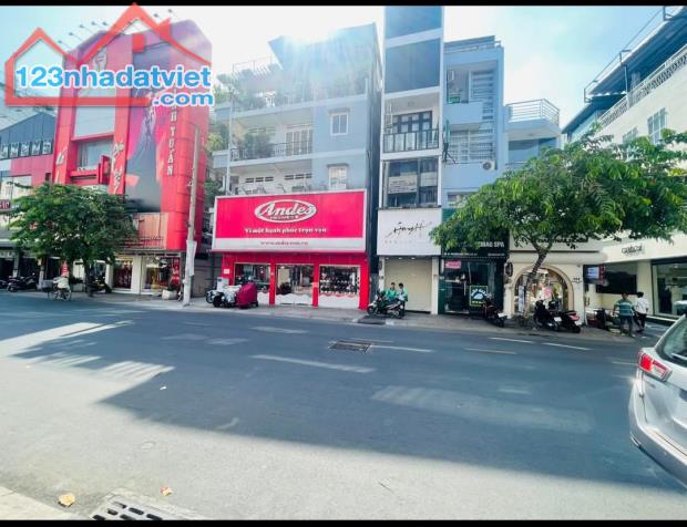 Mặt tiền VIP Nguyễn Đình Chiểu, P.1, Q.3, 80m2, năm tầng thang máy, giảm còn 27 tỷ.
