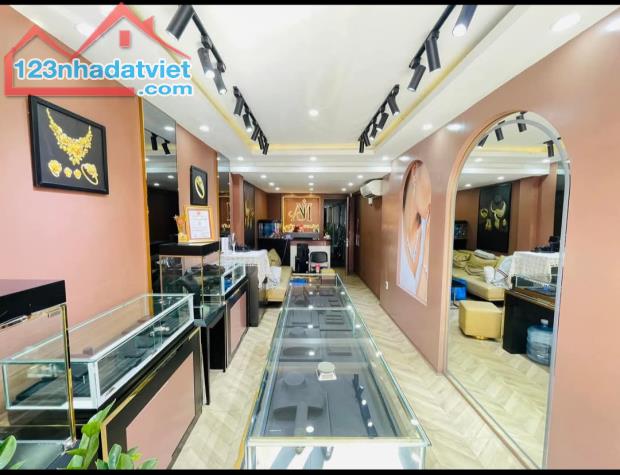 Mặt tiền VIP Nguyễn Đình Chiểu, P.1, Q.3, 80m2, năm tầng thang máy, giảm còn 27 tỷ. - 1