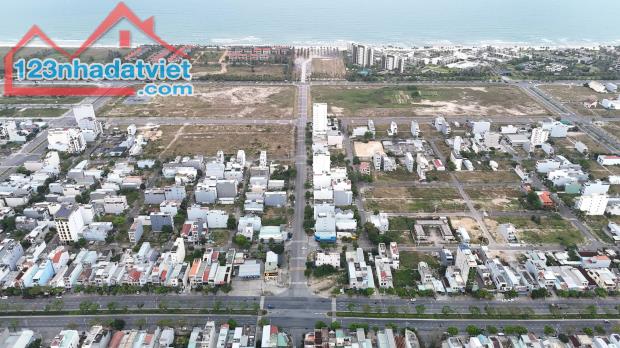 Đất đường Trần Quốc Hoàn, ngay bãi tắm Sơn Thuỷ, lô rẻ nhất thị trường, cần tiền phải bán