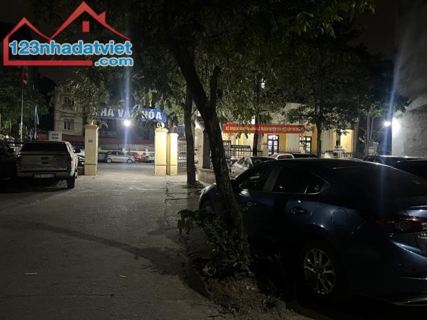 Nhà Kim Giang 70M2, mặt tiền rộng, giá 15 tỷ có thương lượng chính chủ Ô tô tránh, view hồ