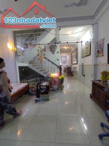 Bán nhà 2 mặt tiền, gần Nguyễn Thị Thập, Q7, 100m2, giá 10.x tỷ
