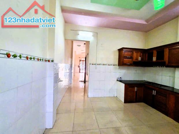 Cho thuê nhà nguyên căn mặt tiền đường 3, Trường Thọ, 7PN, 250m² - 1