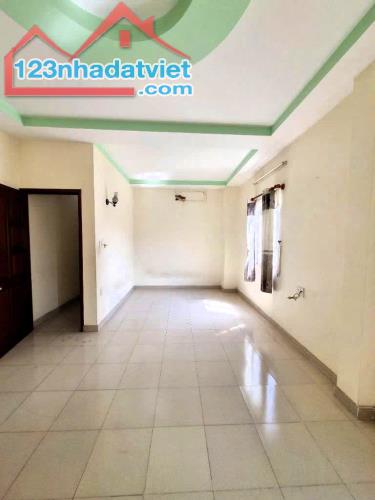 Cho thuê nhà nguyên căn mặt tiền đường 3, Trường Thọ, 7PN, 250m² - 2