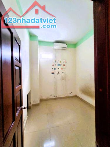 Cho thuê nhà nguyên căn mặt tiền đường 3, Trường Thọ, 7PN, 250m² - 3