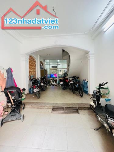 Nhà Cầu Giấy, Cầu Giấy. 48mx6; MT 4.8; Giá 13 tỷ