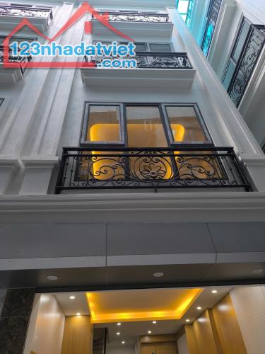 NHÀ ĐẸP GIÁP BÁT, KIM ĐỒNG! 33M2, 5 TẦNG MỚI, NGÕ 2.5M, ÔTÔ 15M, SÁT CHỢ, SỔ CC - 6.58 TỶ