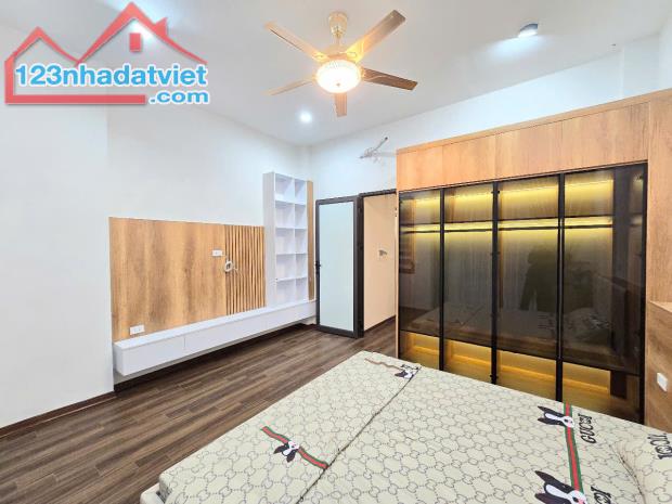 NHÀ ĐẸP GIÁP BÁT, KIM ĐỒNG! 33M2, 5 TẦNG MỚI, NGÕ 2.5M, ÔTÔ 15M, SÁT CHỢ, SỔ CC - 6.58 TỶ - 3