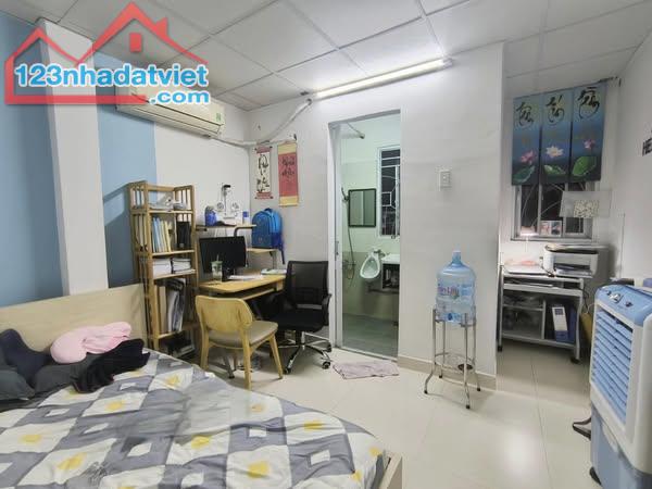 Linh Đông TP Thủ Đức - MẶT TIỀN  KD - 4 Tầng - 84m2 -ÔTÔ NGỦ TRONG NHÀ -Giá Chỉ 7 tỷ 6 TL - 4